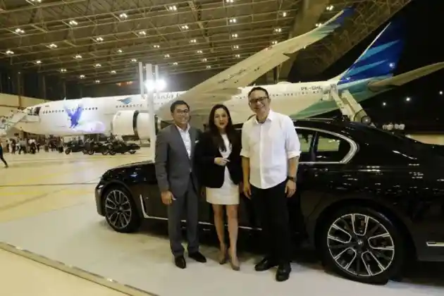 Foto - BMW 730Li Disiapkan Untuk Penumpang Garuda Indonesia Yang Beruntung