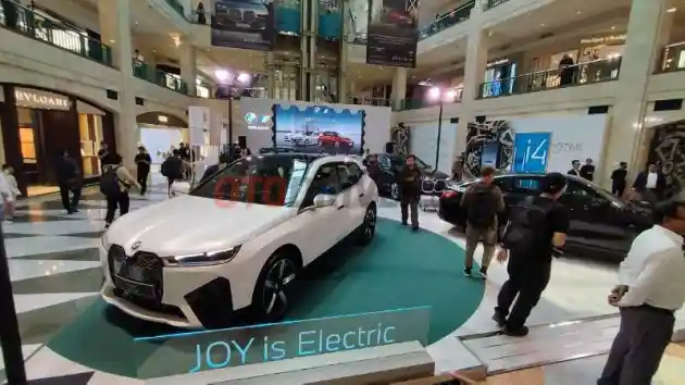 Foto - BMW Indonesia Gelar ‘Joy Is Electric’ Pameran Khusus Mobil Listrik
