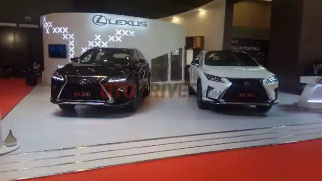 Foto - Pertarungan Lexus VS BMW di GIIAS Medan 2018