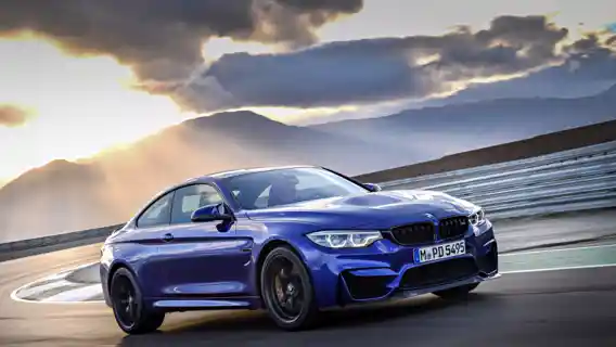 Foto - BMW M4 CS Bertenaga 460 HP Meluncur, Diproduksi terbatas