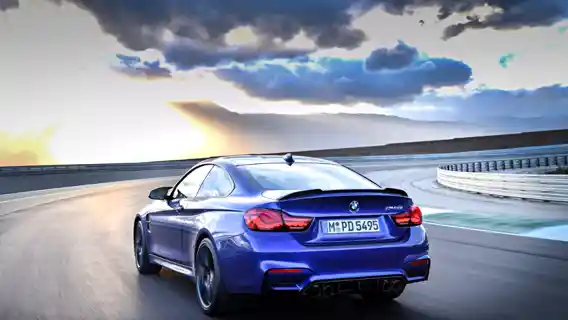 Foto - BMW M4 CS Bertenaga 460 HP Meluncur, Diproduksi terbatas