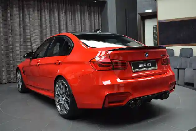 Foto - BMW Berikan Warna Merah Menyala Pada M3 Competition Package