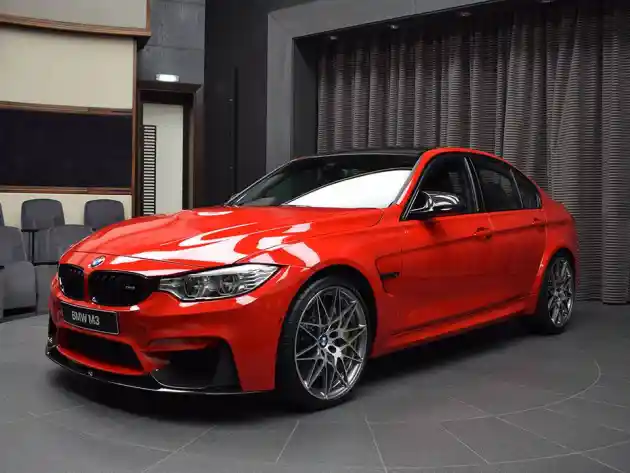 Foto - BMW Berikan Warna Merah Menyala Pada M3 Competition Package