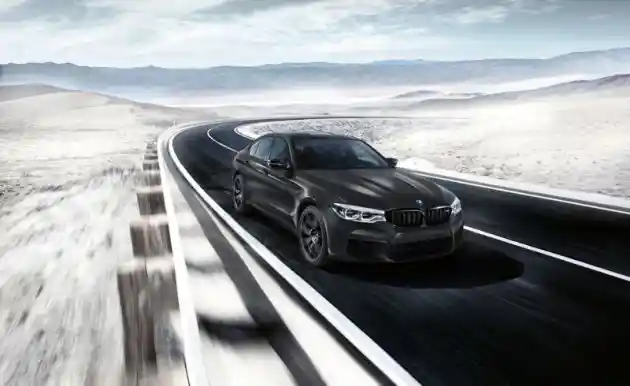 Foto - BMW M5 Resmi Dipasarkan, RP 5,169 M Off The Road