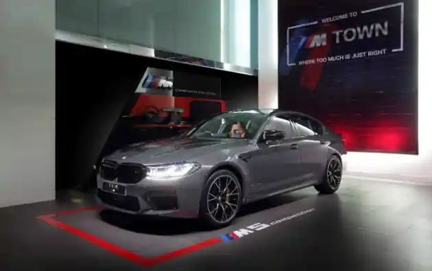 Foto - Tahun 2023, BMW M Bakal Sudahi Produksi Mesin Bensinnya