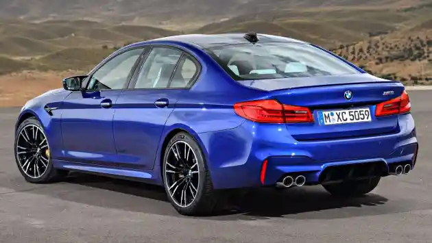 Foto - BMW M5 Generasi Terbaru Dirilis, Dibatasi 250 Km/Jam "Saja"