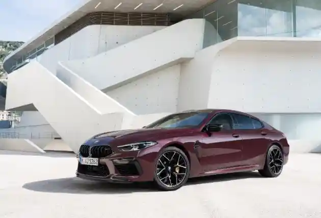 Foto - BMW Luncurkan M8 Competition Tanpa Stok?