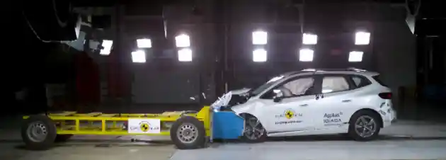 Foto - VIDEO: Crash Test BMW Seri-2 Active Tourer (Euro NCAP)