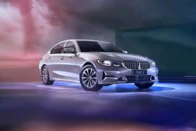 Foto - BMW Seri 3 Limousine Edition Resmi Diluncurkan, Andalkan Dimensi Lebih Besar