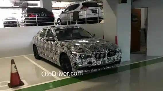 Foto - SPY SHOT: BMW Seri-5 2017 Spek Indonesia Tertangkap Kamera Kami (8 FOTO)