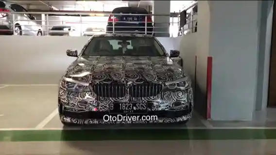 Foto - SPY SHOT: BMW Seri-5 2017 Spek Indonesia Tertangkap Kamera Kami (8 FOTO)