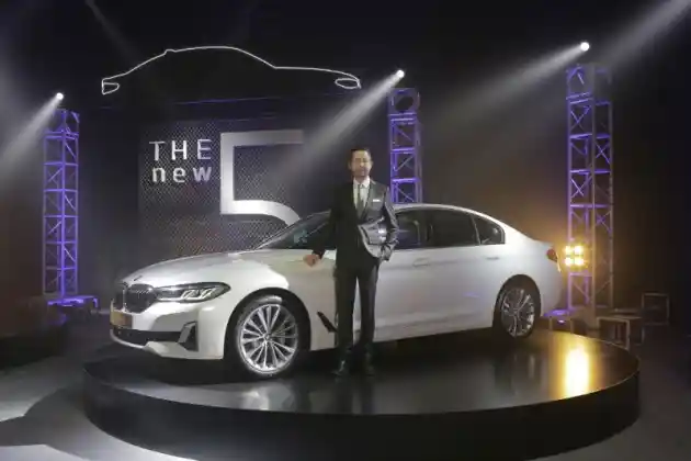 Foto - BMW Seri-5 Versi Penyegaran Resmi Meluncur