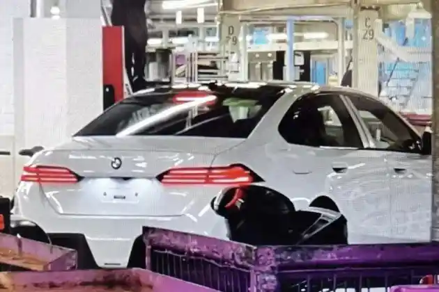 Foto - SPY SHOT: BMW Seri-5 Generasi Terbaru