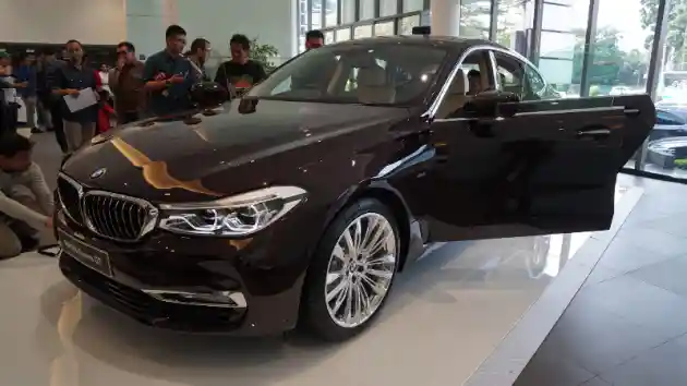 Foto - Daftar Harga BMW Terbaru (Juli 2018)