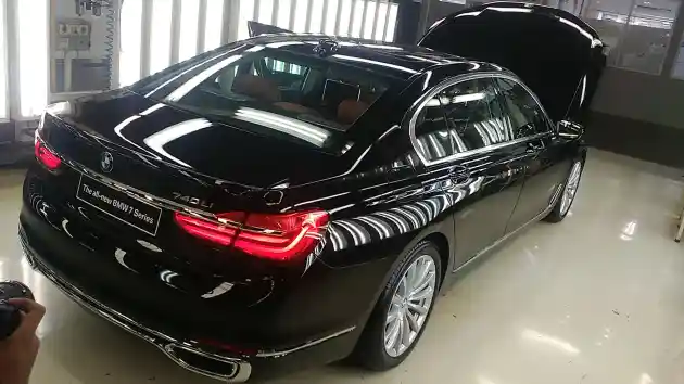 Foto - GALERI FOTO: BMW 730Li CKD (20 Foto)