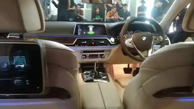 Foto - Inilah Pilihan Mobil Dengan Fitur Anti-Gerah Saat Masuk Kabin