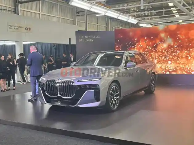 Foto - BMW Seri-7 Generasi Terbaru Resmi Hadir Dan Dibuat Di Indonesia