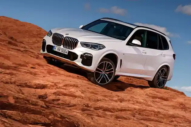 Foto - Detik-detik BMW X5 Generasi Baru Meluncur