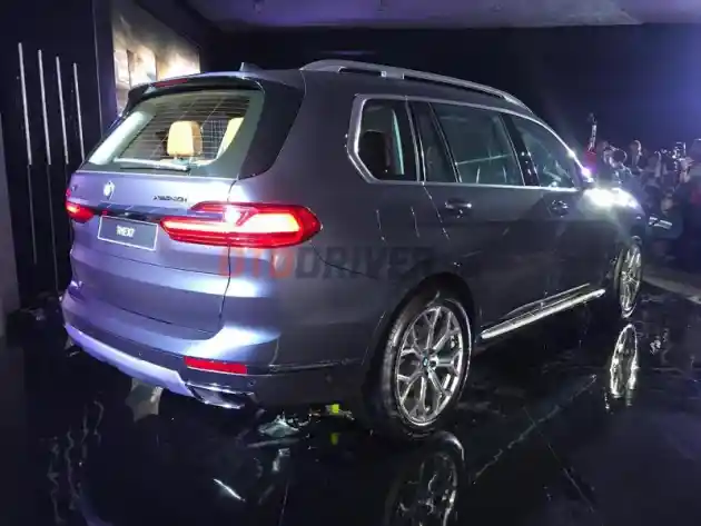 Foto - Mau Beli SUV Termahal BMW? Tunggu Tahun Depan. Stok Sudah Ludes