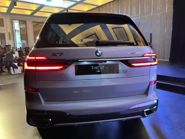 Foto - BMW X7 Terbaru Resmi Meluncur, Simak Beragam Ubahannya
