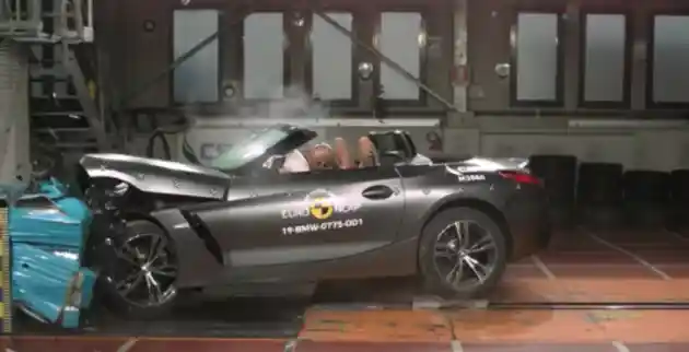 Foto - VIDEO: Crash Test BMW Z4 (Euro NCAP)