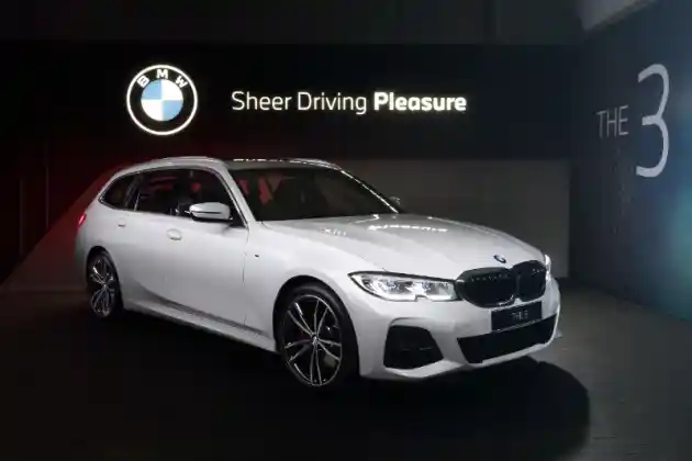 Foto - BMW Hadirkan Penyegaran Ringan Untuk Seri-3 Sedan Dan Touring