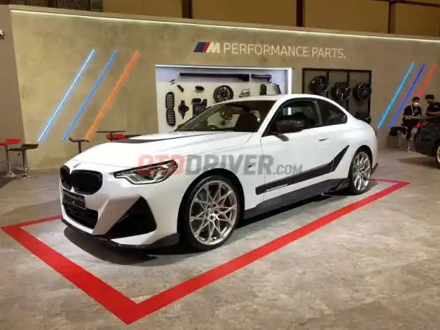 Foto - Membandingkan Penjualan Mercedes-Benz dengan BMW di 2022 Ini, Siapa Unggul?