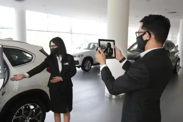 Foto - Datang Ke Dealer BMW Kini Bisa Lewat Smartphone