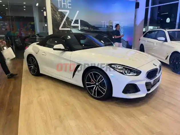 Foto - BMW Luncurkan Z4 Facelift Dan Seri-5 Touring Varian Baru