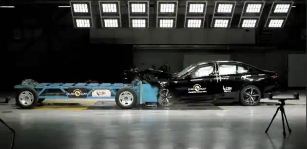 Foto - VIDEO: Crash Test BMW Seri-5 G60 (Euro NCAP)