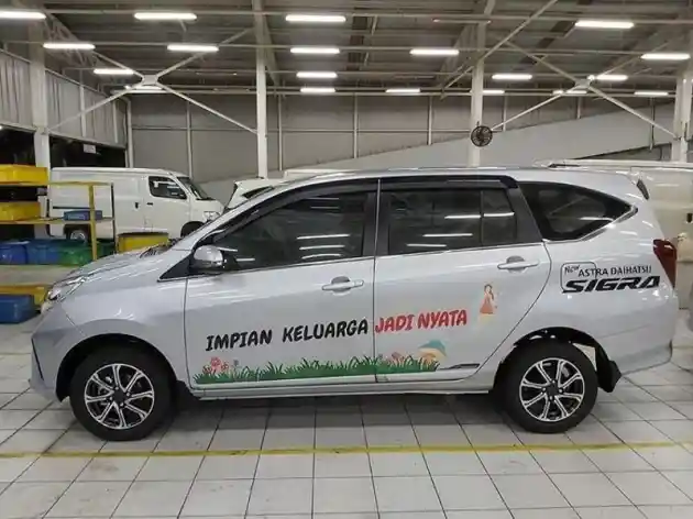 Foto - Daihatsu Sigra Facelift Bocor Lagi