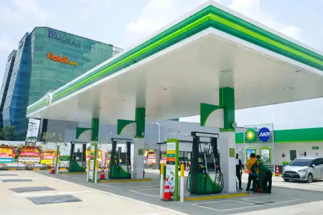 Foto - Daftar Harga BBM Juni 2023, Pertamina, Shell Hingga BP AKR Turun Harga