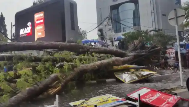 Foto - Prediksi Cuaca Ekstrem Bakal Di Jakarta, Waspada Parkir Di Tempat-Tempat Ini