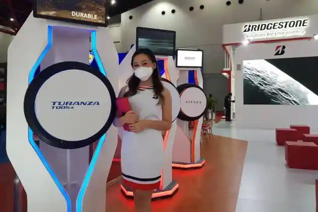 Foto - Beli Ban Bridgestone di IIMS Lebih Murah