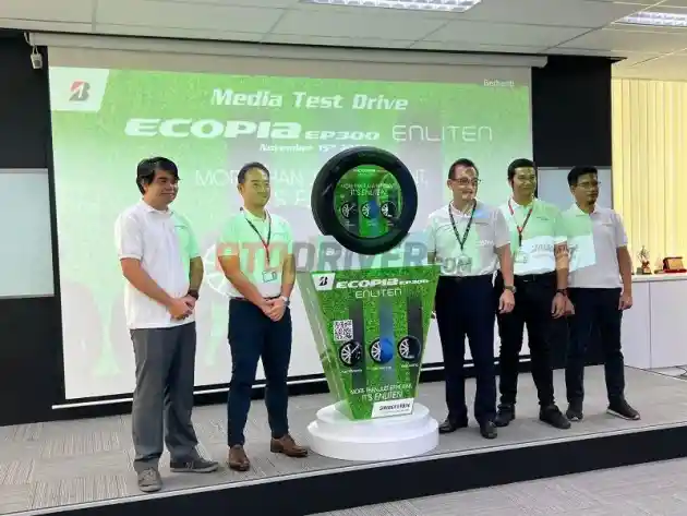 Foto - Gunakan 15% Tenaga Robot, Bridgestone Bisa Produksi 30.000 Ban Perhari