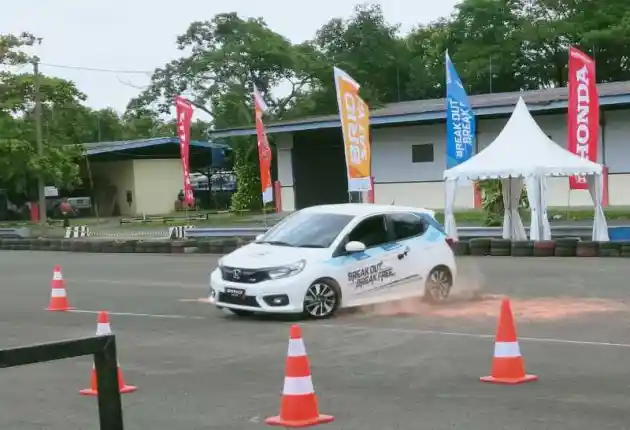 Foto - Honda Rayakan Ulang Tahunnya Dengan Ekspor Brio Rakitan Karawang