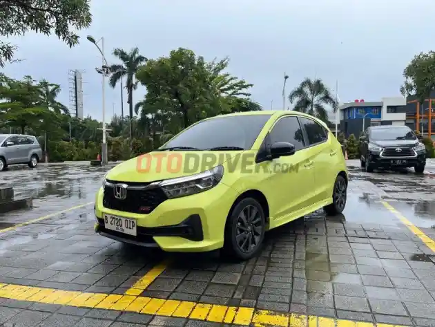 Foto - Suzuki Ignis Tak Lagi Dijual, Simak Perbandingan Spesifikasi Dengan Honda Brio RS