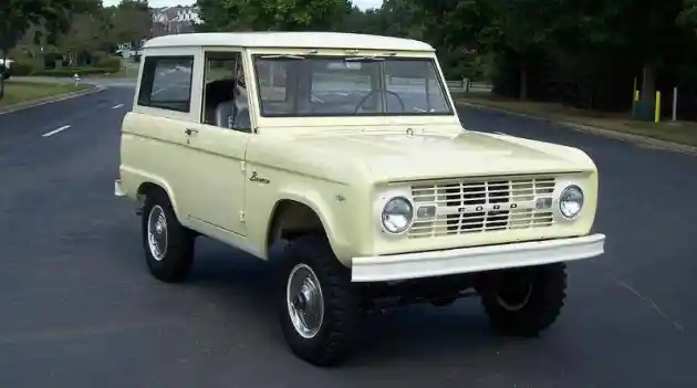 Foto - Ford Bronco Gen 1, Pionir Yang Menginspirasi Kelahiran Kembali Bronco Terbaru.