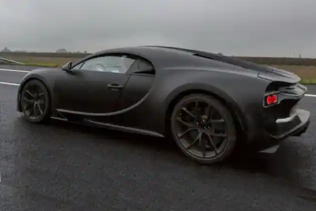 Foto - VIDEO: Penerus Bugatti Veyron Tertangkap Kamera, Tenaga 1.500 HP