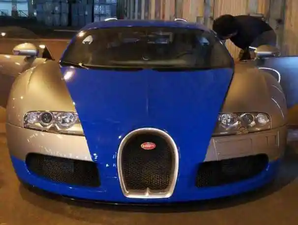 Foto - Bugatti Veyron Masuk Ke Indonesia Tanpa Bisa Dimiliki