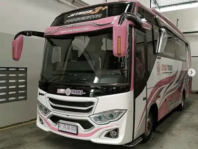 Foto - PO DRW Trans Borong 10 Bus Mercy Untuk Armada Pariwisata