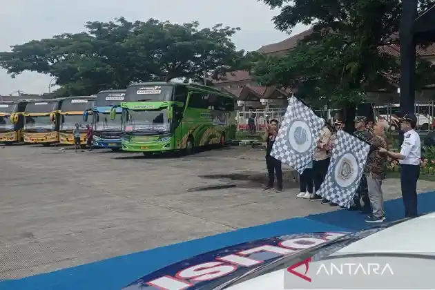 Foto - Kemenhub: Usia Pakai Bus Pariwisata Maksimal 15 Tahun