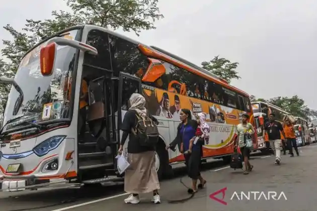 Foto - Kemenhub: Usia Pakai Bus Pariwisata Maksimal 15 Tahun