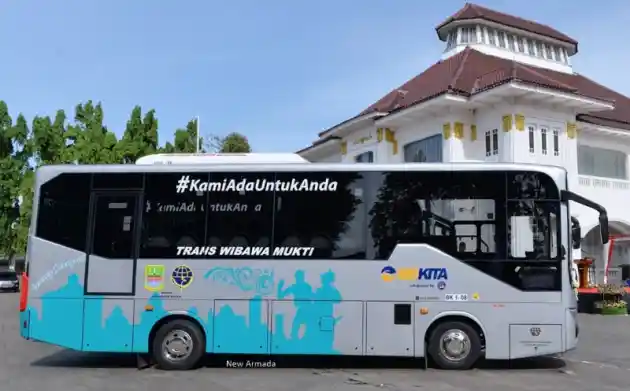 Foto - Bus BTS Beroperasi Di Bekasi Dan Bogor