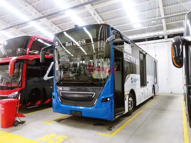 Foto - Transjakarta Pakai Teknologi Digital Buat Pelayanan, Cek Rute Dan Layanan Customer