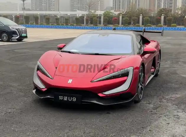 Foto - Mengenal Langsung Supercar Listrik BYD Yangwang U9