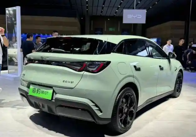 Foto - BYD Seal 06 GT Debut Di Cina, Harga Mulai Rp 200 Jutaan