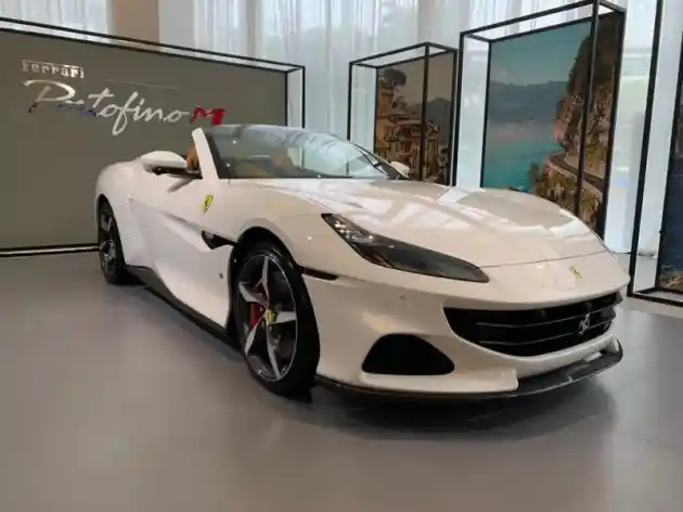 Foto - Mau Membeli Ferrari di Indonesia? Segini Uang Yang Harus Disiapkan