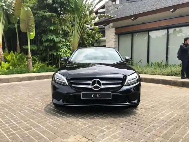 Foto - GALERI: Mercedes-Benz C180 dan Vito Business 2020 (21 FOTO)