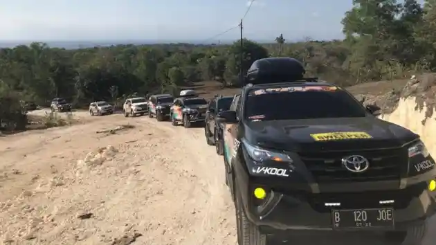 Foto - Komunitas Fortuner Ini Jelajah 3 Pulau Kecintaan Pada Indonesia